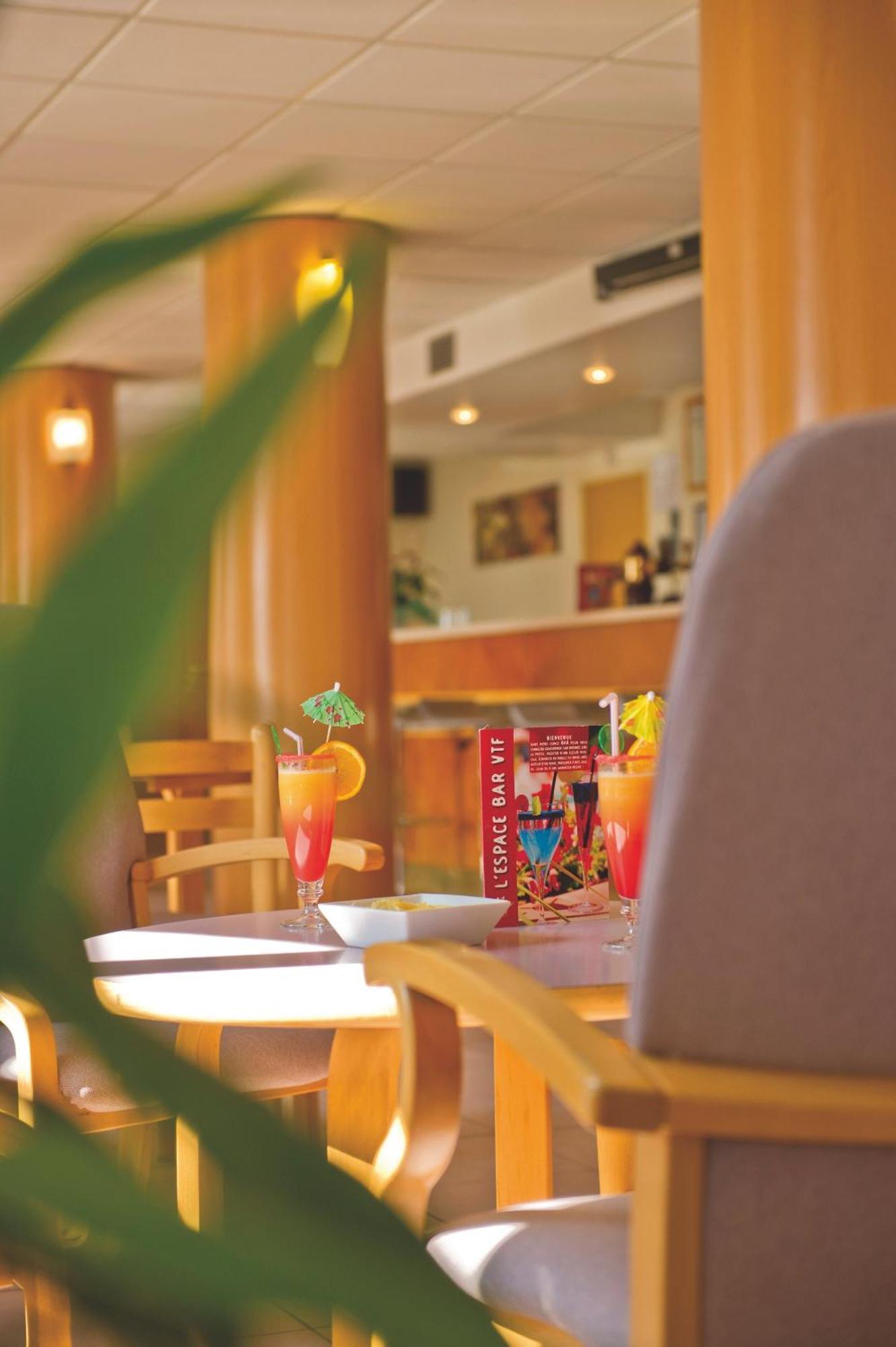 Vtf Le Grand Hotel モンジェネヴル エクステリア 写真